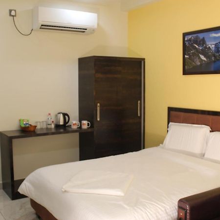 Hotel Kumbhakarna Guntūr Екстериор снимка