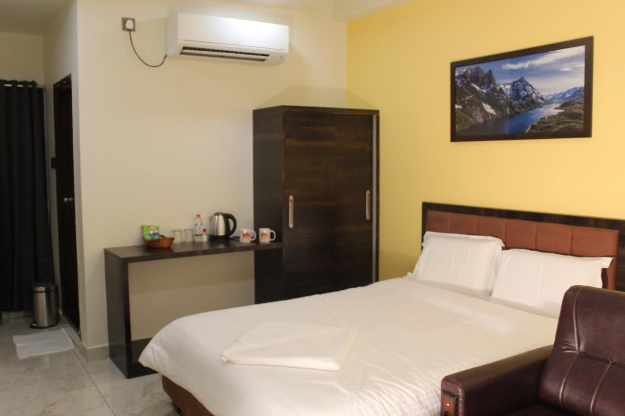 Hotel Kumbhakarna Guntūr Екстериор снимка