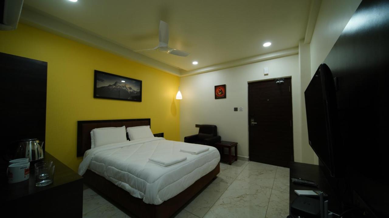 Hotel Kumbhakarna Guntūr Екстериор снимка