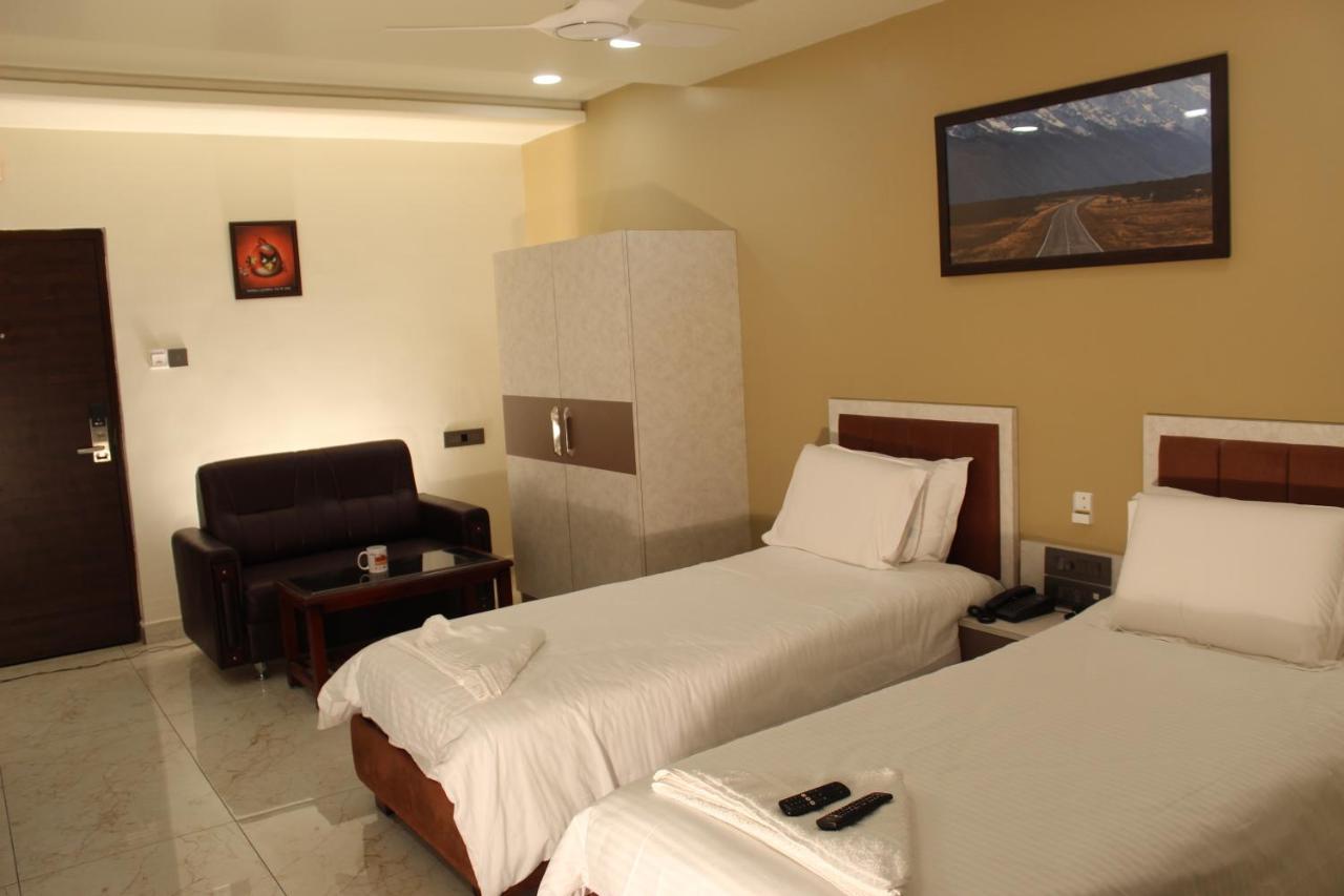 Hotel Kumbhakarna Guntūr Екстериор снимка